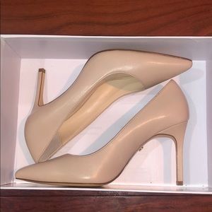 Charles David High Heel shoe